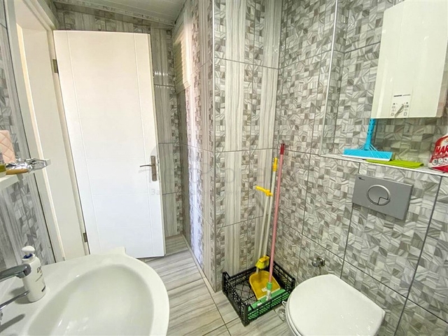 اطلالة بحر وقلعة -شقة غرفة وصالة مفروشة -في محمودلار / الانيا 