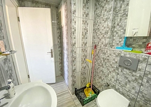 اطلالة بحر وقلعة -شقة غرفة وصالة مفروشة -في محمودلار / الانيا 