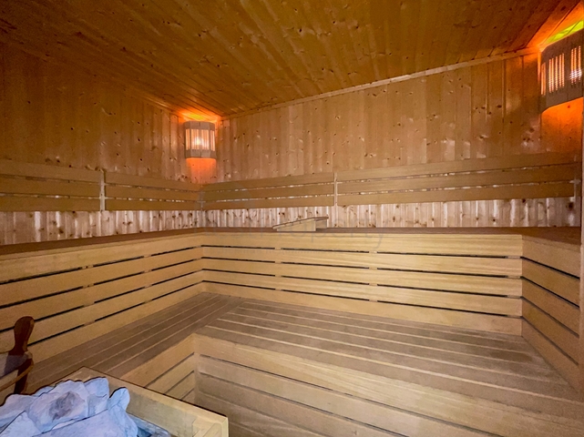 شقة عائلية للبيع في الانيا - غرفتين وصالة مفروشة -في توسمور / الانيا 