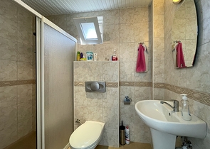 شقة عائلية للبيع في الانيا - غرفتين وصالة مفروشة -في توسمور / الانيا 