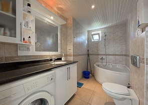 شقة عائلية للبيع في الانيا - غرفتين وصالة مفروشة -في توسمور / الانيا 