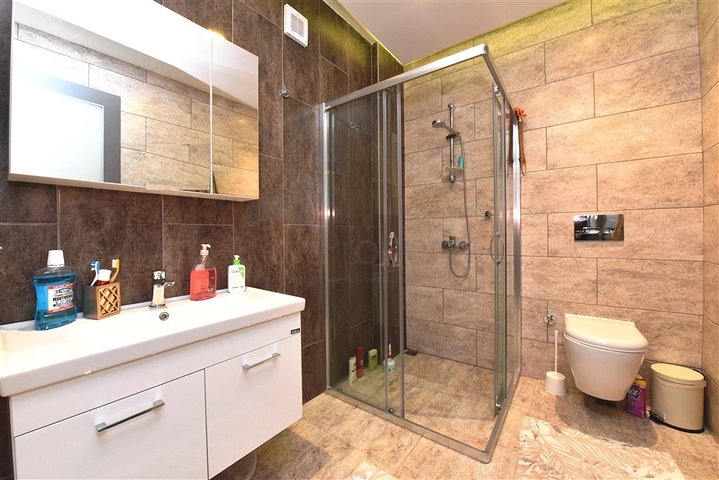 شقة فاخرة 3 غرف وصالة - مفروشة بأناقة -ضمن مجمع فاخر في منطقة اوبا المركزية / الانيا 