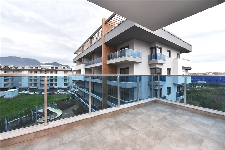 شقة فاخرة 3 غرف وصالة - مفروشة بأناقة -ضمن مجمع فاخر في منطقة اوبا المركزية / الانيا 