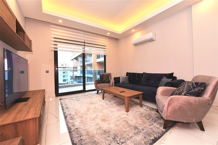 شقة فاخرة 3 غرف وصالة - مفروشة بأناقة -ضمن مجمع فاخر في منطقة اوبا المركزية / الانيا 