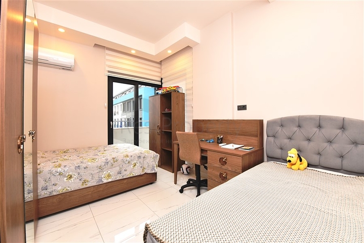 شقة فاخرة 3 غرف وصالة - مفروشة بأناقة -ضمن مجمع فاخر في منطقة اوبا المركزية / الانيا 