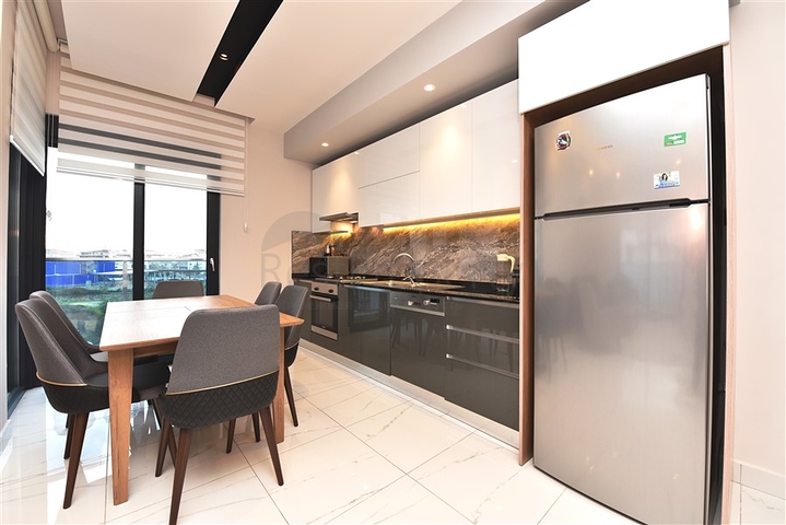 شقة فاخرة 3 غرف وصالة - مفروشة بأناقة -ضمن مجمع فاخر في منطقة اوبا المركزية / الانيا 