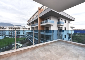 شقة فاخرة 3 غرف وصالة - مفروشة بأناقة -ضمن مجمع فاخر في منطقة اوبا المركزية / الانيا 