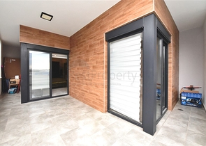 شقة فاخرة 3 غرف وصالة - مفروشة بأناقة -ضمن مجمع فاخر في منطقة اوبا المركزية / الانيا 