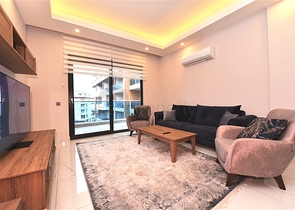 شقة فاخرة 3 غرف وصالة - مفروشة بأناقة -ضمن مجمع فاخر في منطقة اوبا المركزية / الانيا 