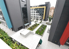 شقة فاخرة 3 غرف وصالة - مفروشة بأناقة -ضمن مجمع فاخر في منطقة اوبا المركزية / الانيا 