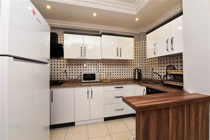 سعر مناسب - شقة 2 غرفة وصالة مفروشة - في مركز الانيا 