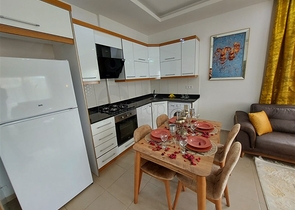 شقة على شارع بارباروس - غرفتين وصالة مفروشة - محمودلار / الانيا 