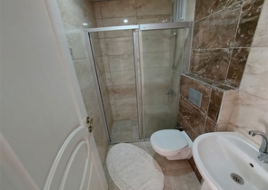 شقة على شارع بارباروس - غرفتين وصالة مفروشة - محمودلار / الانيا 