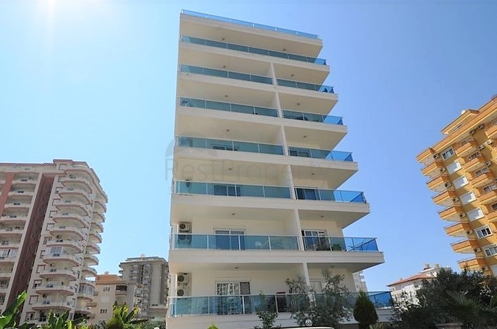 شقة غرفتين وصالة مفروشة -ضمن مجمع سكني قريب من البحر والاسواق -في محمودلار / الانيا 