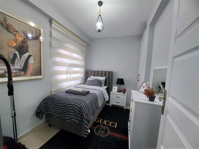 شقة غرفتين وصالة مفروشة -ضمن مجمع سكني قريب من البحر والاسواق -في محمودلار / الانيا 