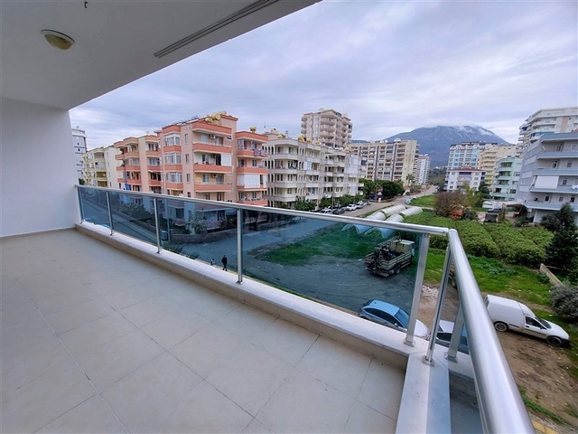 شقة غرفتين وصالة مفروشة -ضمن مجمع سكني قريب من البحر والاسواق -في محمودلار / الانيا 