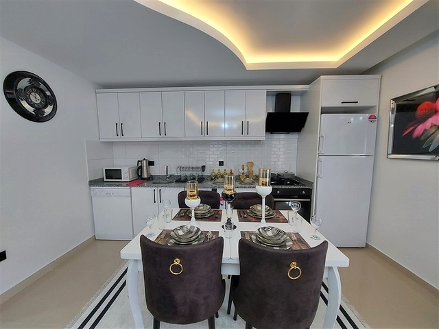 شقة غرفتين وصالة مفروشة -ضمن مجمع سكني قريب من البحر والاسواق -في محمودلار / الانيا 