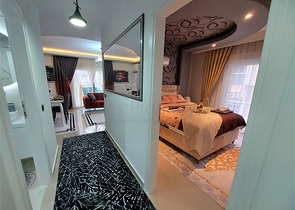 شقة غرفتين وصالة مفروشة -ضمن مجمع سكني قريب من البحر والاسواق -في محمودلار / الانيا 