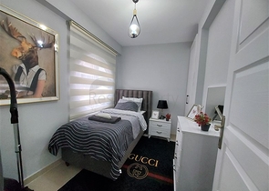 شقة غرفتين وصالة مفروشة -ضمن مجمع سكني قريب من البحر والاسواق -في محمودلار / الانيا 