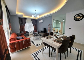 شقة غرفتين وصالة مفروشة -ضمن مجمع سكني قريب من البحر والاسواق -في محمودلار / الانيا 