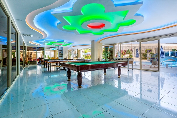 شقة انيقة -غرفتين وصالة مفروشة -ضمن مجمع سكني في محمودلار / الانيا 