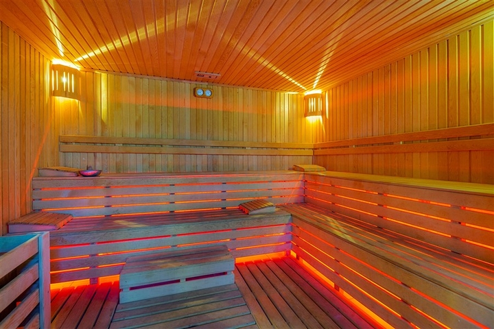 شقة انيقة -غرفتين وصالة مفروشة -ضمن مجمع سكني في محمودلار / الانيا 