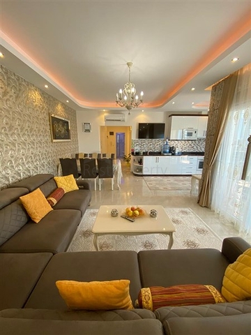 شقة انيقة -غرفتين وصالة مفروشة -ضمن مجمع سكني في محمودلار / الانيا 