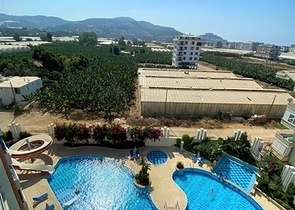 شقة انيقة -غرفتين وصالة مفروشة -ضمن مجمع سكني في محمودلار / الانيا 