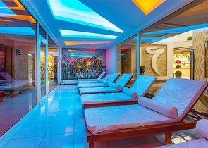 شقة انيقة -غرفتين وصالة مفروشة -ضمن مجمع سكني في محمودلار / الانيا 