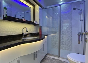 شقة انيقة -غرفتين وصالة مفروشة -ضمن مجمع سكني في محمودلار / الانيا 