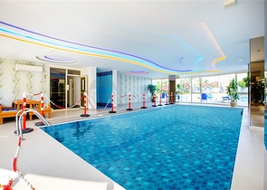 شقة انيقة -غرفتين وصالة مفروشة -ضمن مجمع سكني في محمودلار / الانيا 