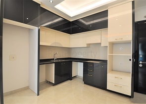 ضمن مجمع 5 نجوم - شقة غرفة وصالة واسعة نسبيا - في محمودلار / الانيا 