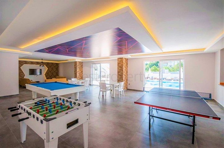 شقة غرفة وصالة مفروشة -مجمع سكني حديث - في محمودلار/ الانيا 