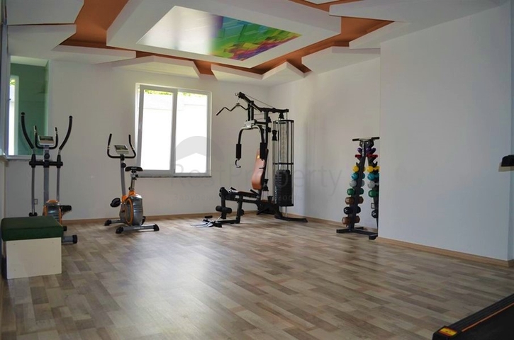 شقة غرفة وصالة مفروشة -مجمع سكني حديث - في محمودلار/ الانيا 