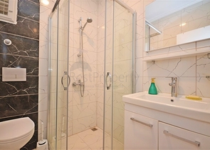 شقة غرفة وصالة مفروشة -مجمع سكني حديث - في محمودلار/ الانيا 