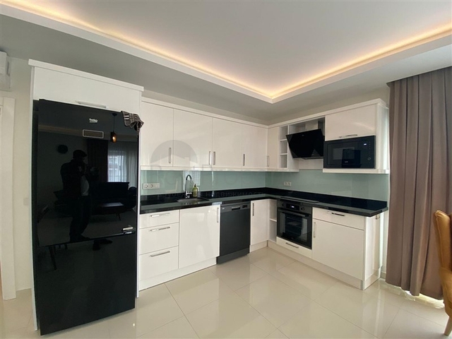 شقة واسعة غرفتين وصالة -ضمن مجمع حديث - في محمودلار/ الانيا 