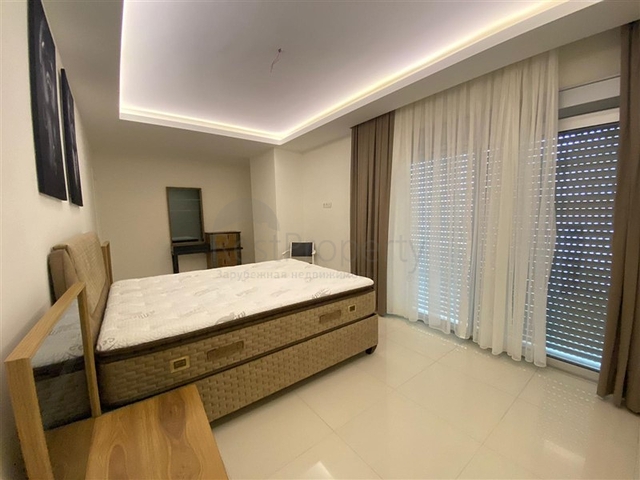 شقة واسعة غرفتين وصالة -ضمن مجمع حديث - في محمودلار/ الانيا 