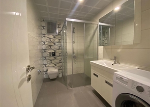 شقة واسعة غرفتين وصالة -ضمن مجمع حديث - في محمودلار/ الانيا 