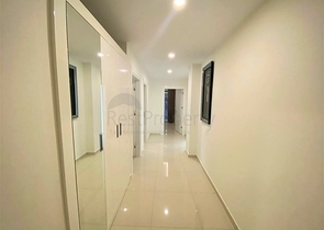 شقة واسعة غرفتين وصالة -ضمن مجمع حديث - في محمودلار/ الانيا 