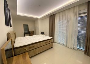 شقة واسعة غرفتين وصالة -ضمن مجمع حديث - في محمودلار/ الانيا 