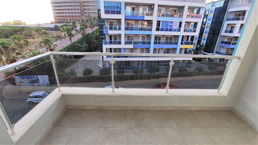 اطلالة بحر - شقة غرفة وصالة مفروشة -ضمن مجمع حديث - في كاستل / الانيا 