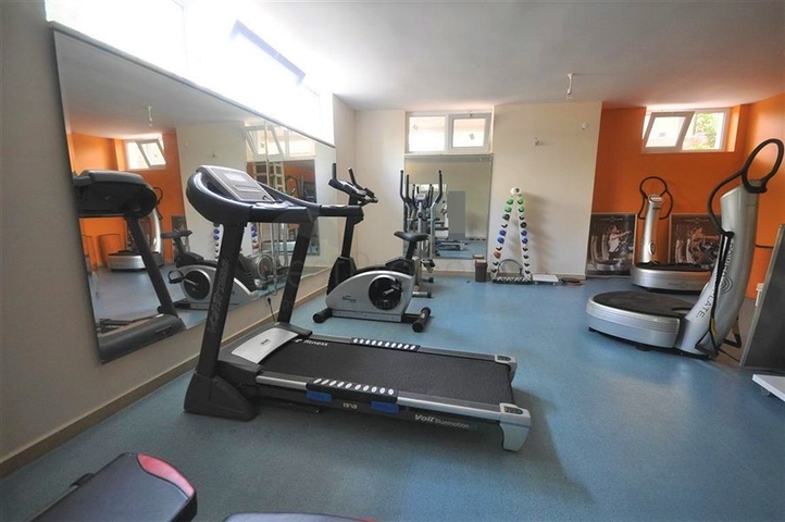 شقق للبيع في اوبا - غرفة وصالة مفروشة -قريبة من البحر / الانيا 