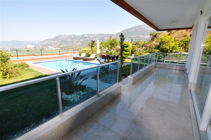 اطلالة بحر وقلعة -فيلا مستقلة مع مسبح خاص -في كارجيجاك / الانيا 