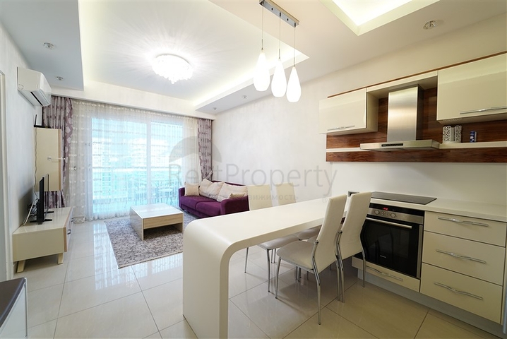 شقة فاخرة -غرفة وصالة ضمن مجمع 5 نجوم -في محمودلار/ الانيا 