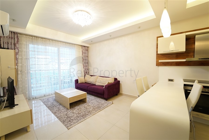 شقة فاخرة -غرفة وصالة ضمن مجمع 5 نجوم -في محمودلار/ الانيا 