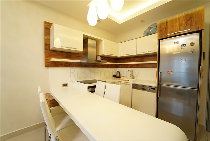 شقة فاخرة -غرفة وصالة ضمن مجمع 5 نجوم -في محمودلار/ الانيا 