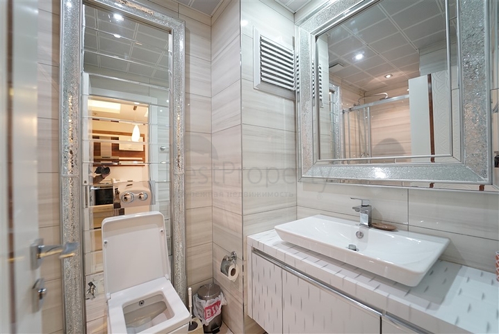 شقة فاخرة -غرفة وصالة ضمن مجمع 5 نجوم -في محمودلار/ الانيا 