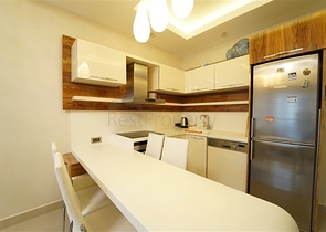 شقة فاخرة -غرفة وصالة ضمن مجمع 5 نجوم -في محمودلار/ الانيا 