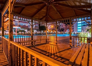 شقة فاخرة -غرفة وصالة ضمن مجمع 5 نجوم -في محمودلار/ الانيا 