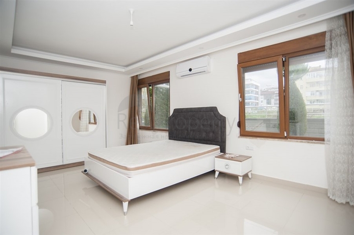 دوبلكس ارضية 3 غرف وصالة -ضمن مجمع سكني حديث -في منطقة كاستل / الانيا 